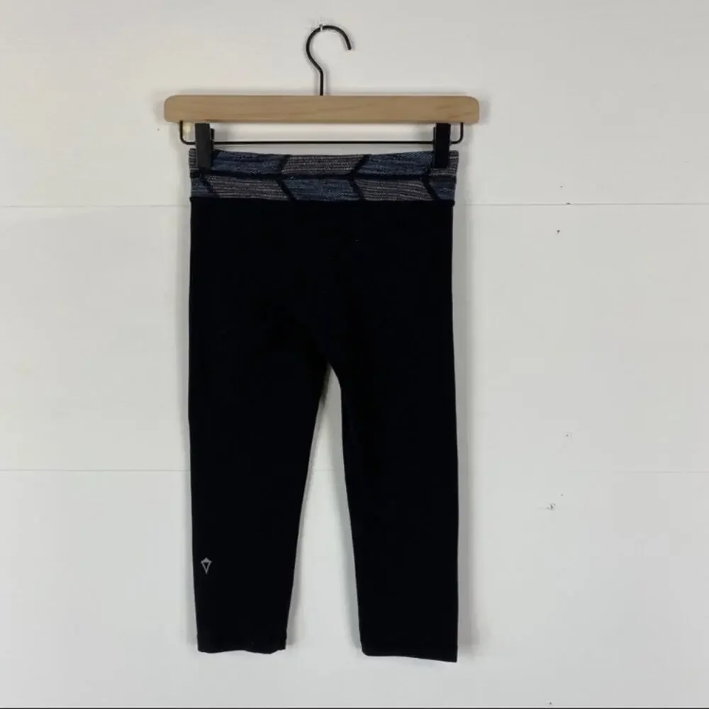 Ivivva Lululemon cropped black leggings with gray waist band